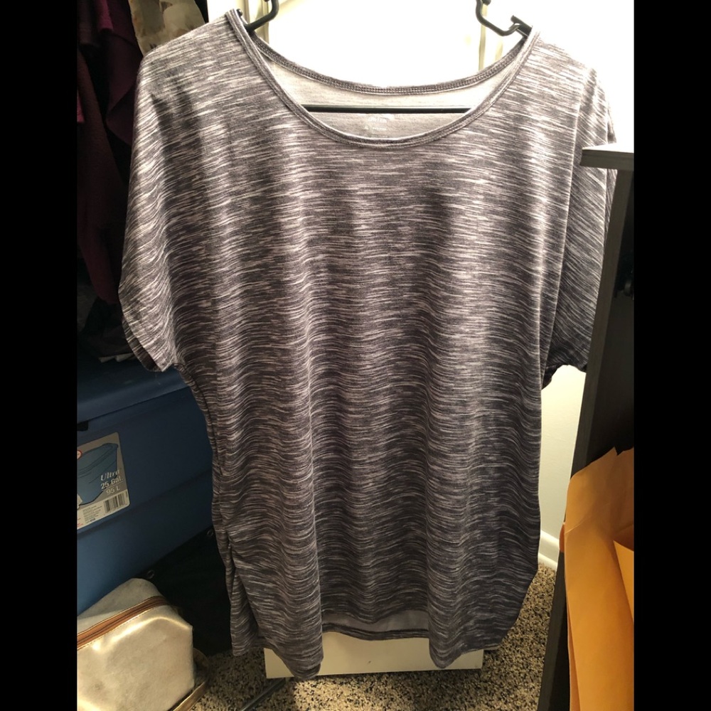 Women’s Tek Gear ruched sides XL tshirt gray and white never worn no tags